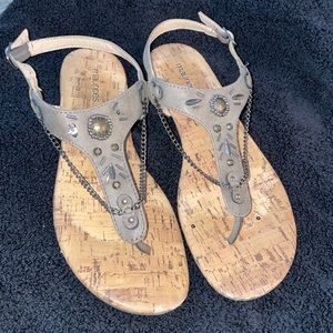 Neutral chain sandals